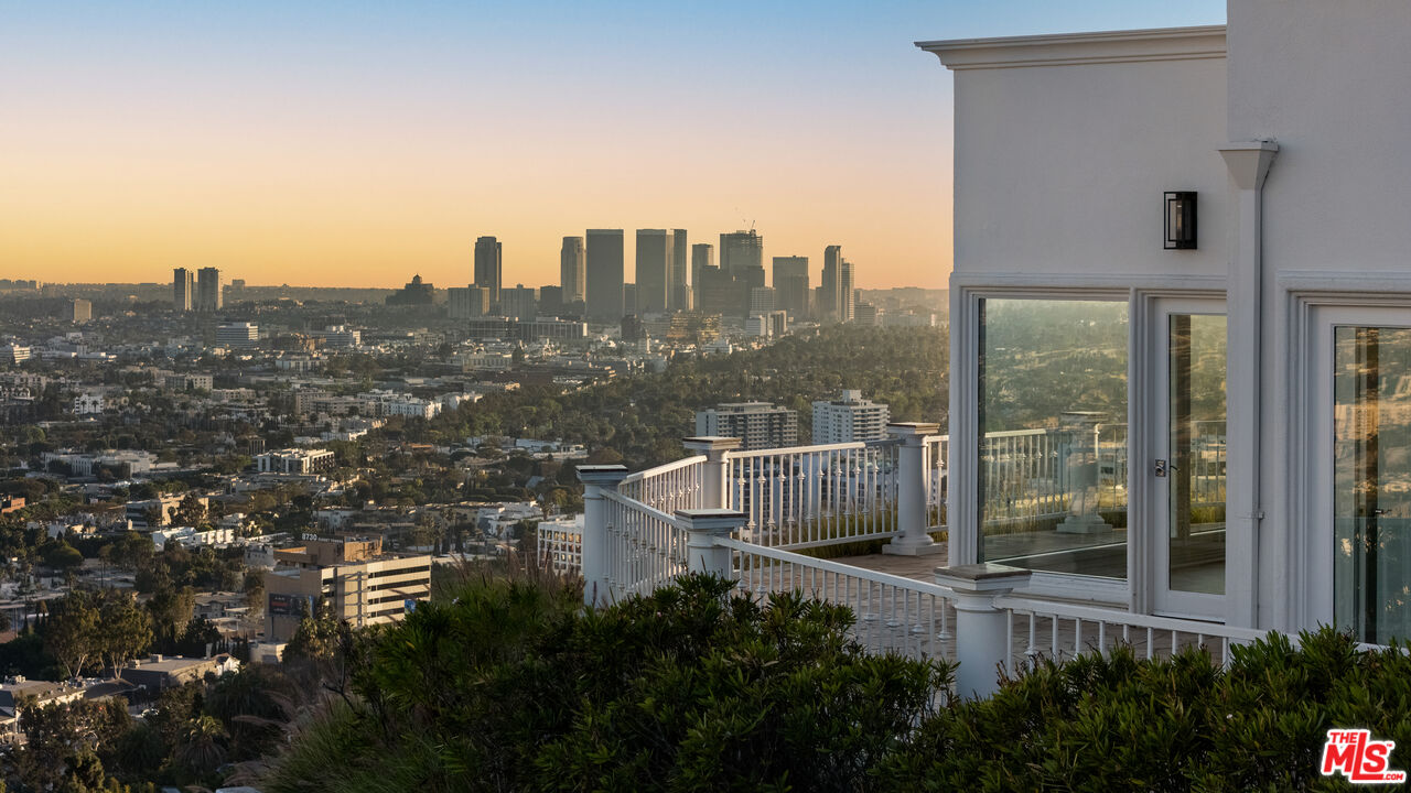 8527 Hedges Way, Sunset Strip