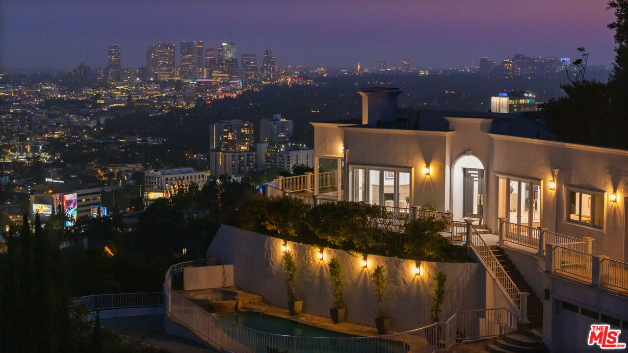 8527 Hedges Way, Sunset Strip
