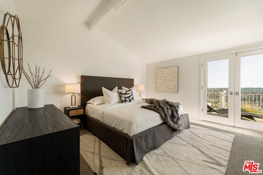 8527 Hedges Way, Sunset Strip