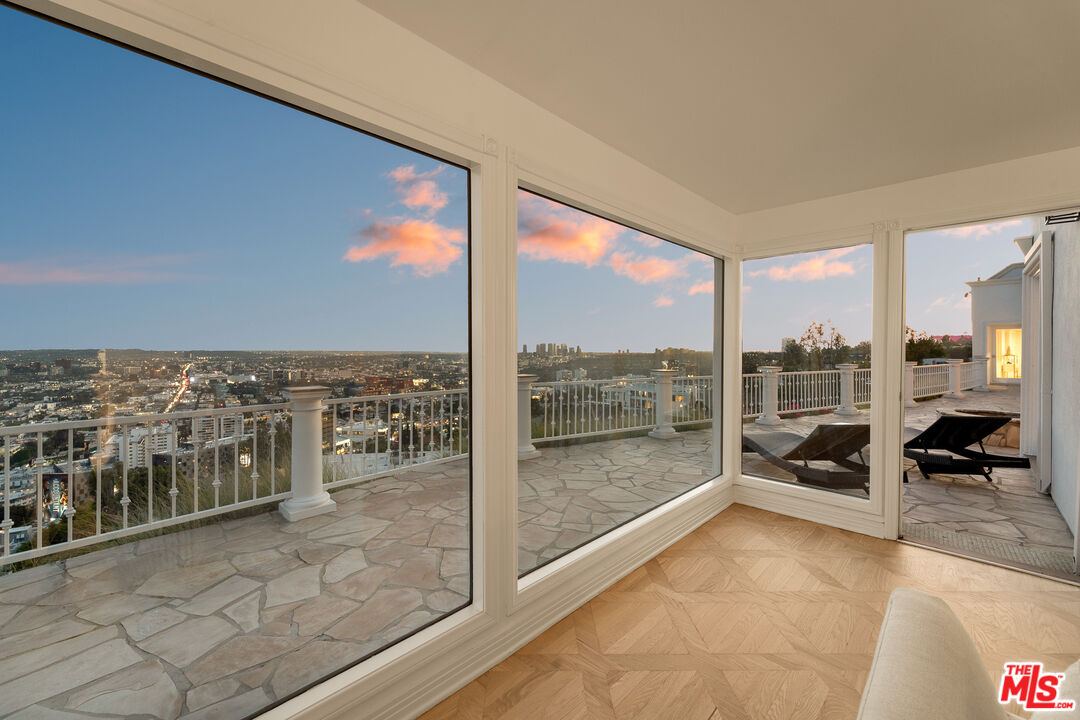 8527 Hedges Way, Sunset Strip