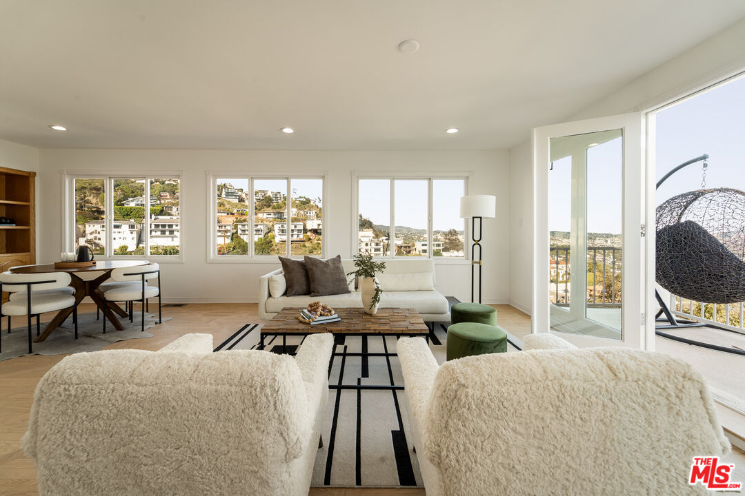 8527 Hedges Way, Sunset Strip