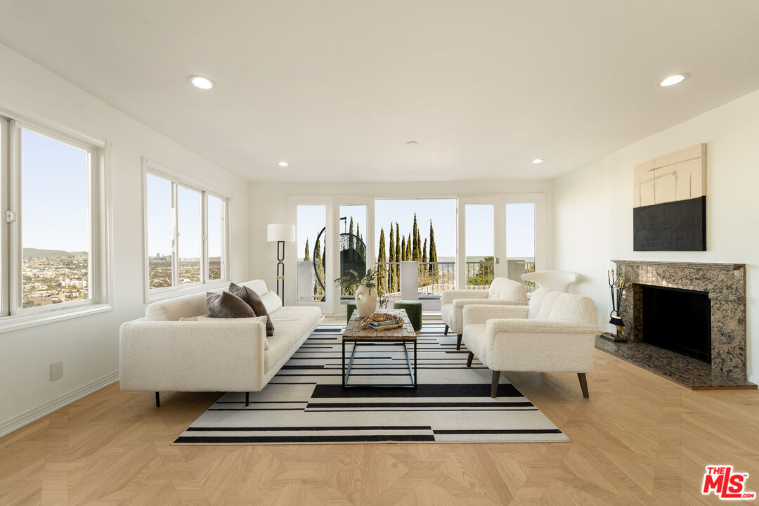 8527 Hedges Way, Sunset Strip