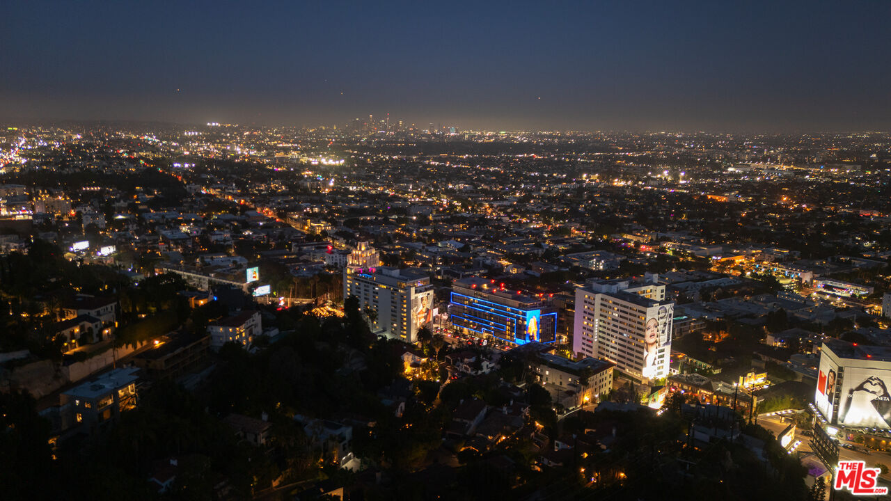 8527 Hedges Way, Sunset Strip