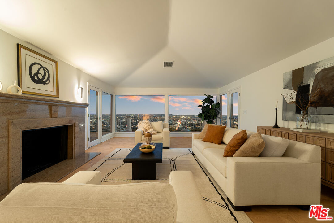 8527 Hedges Way, Sunset Strip