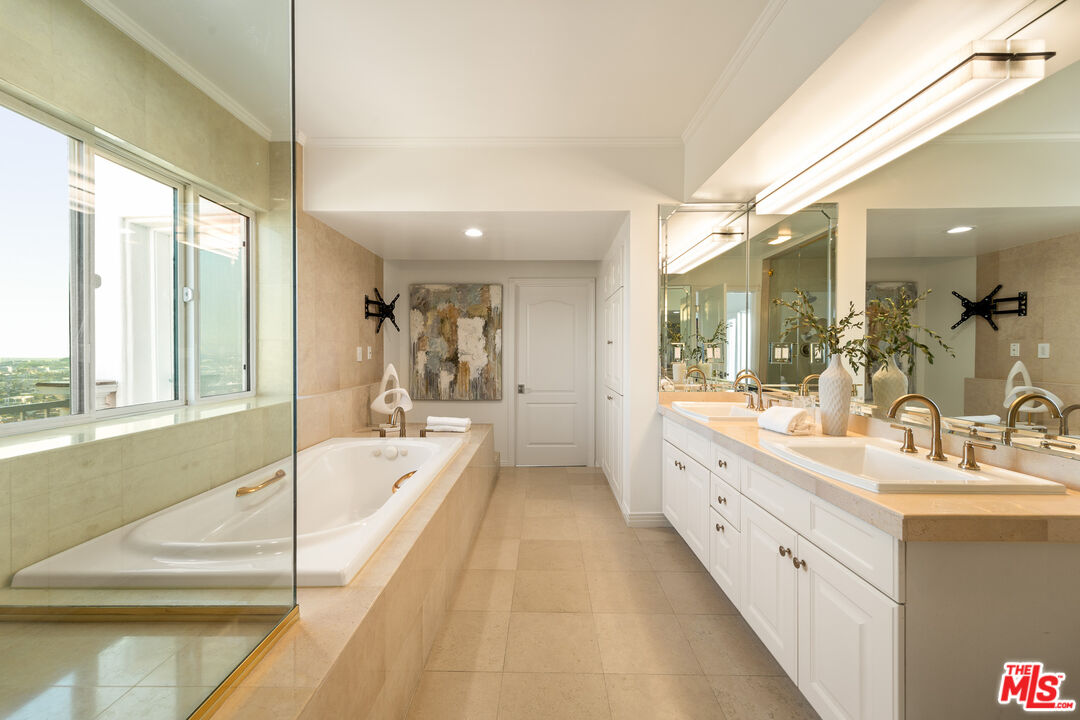 8527 Hedges Way, Sunset Strip