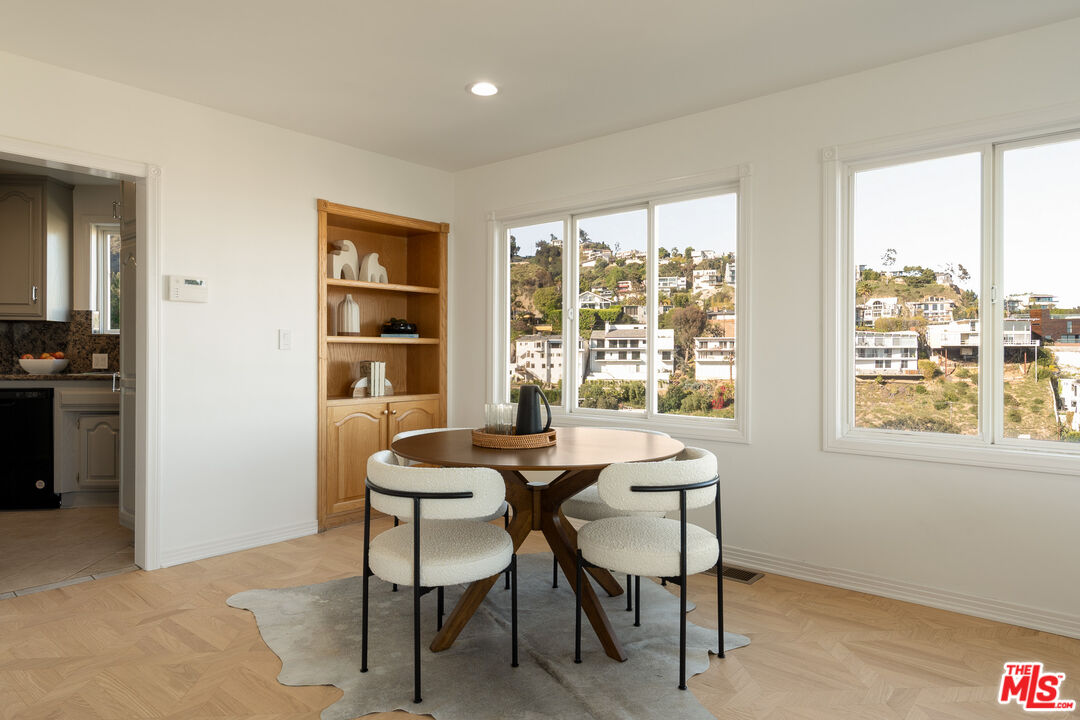 8527 Hedges Way, Sunset Strip