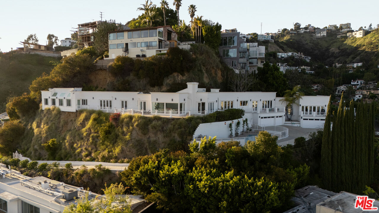 8527 Hedges Way, Sunset Strip