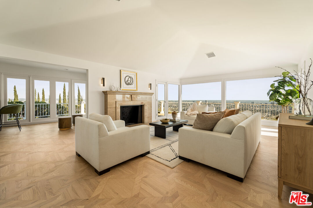 8527 Hedges Way, Sunset Strip