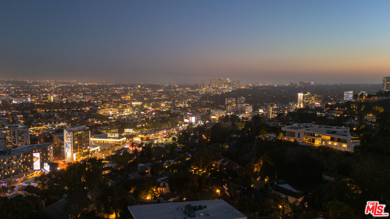 8527 Hedges Way, Sunset Strip