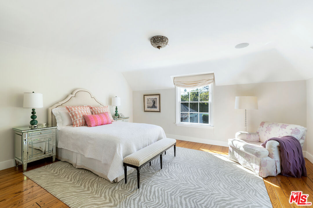 615 Trenton Dr, Beverly Hills