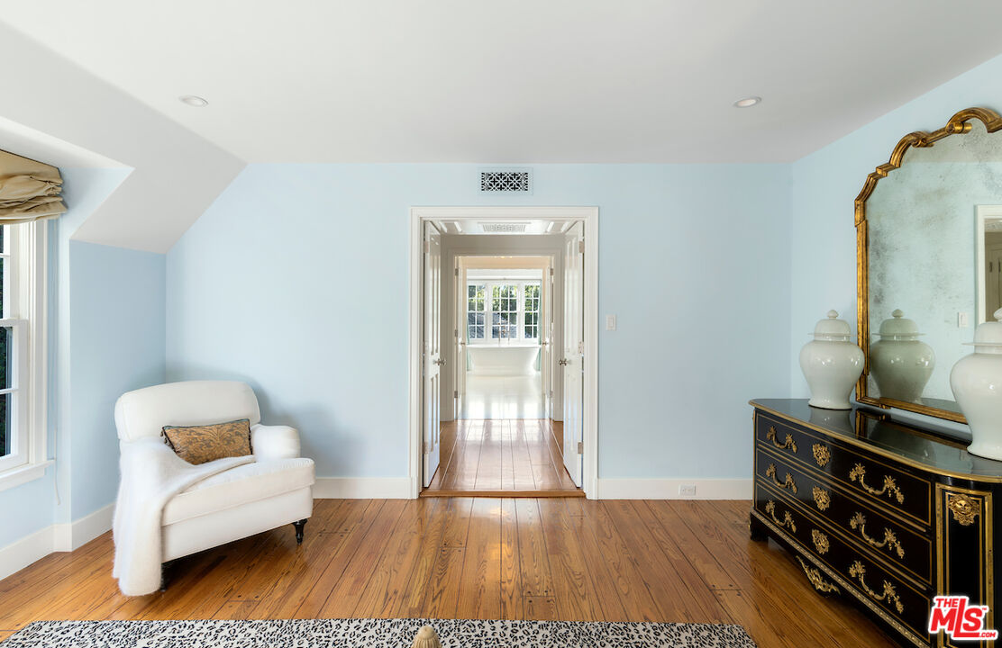615 Trenton Dr, Beverly Hills