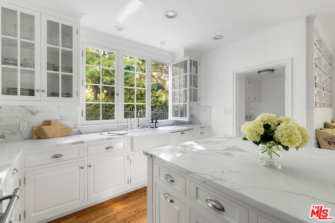 615 Trenton Dr, Beverly Hills