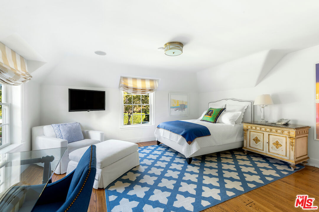615 Trenton Dr, Beverly Hills