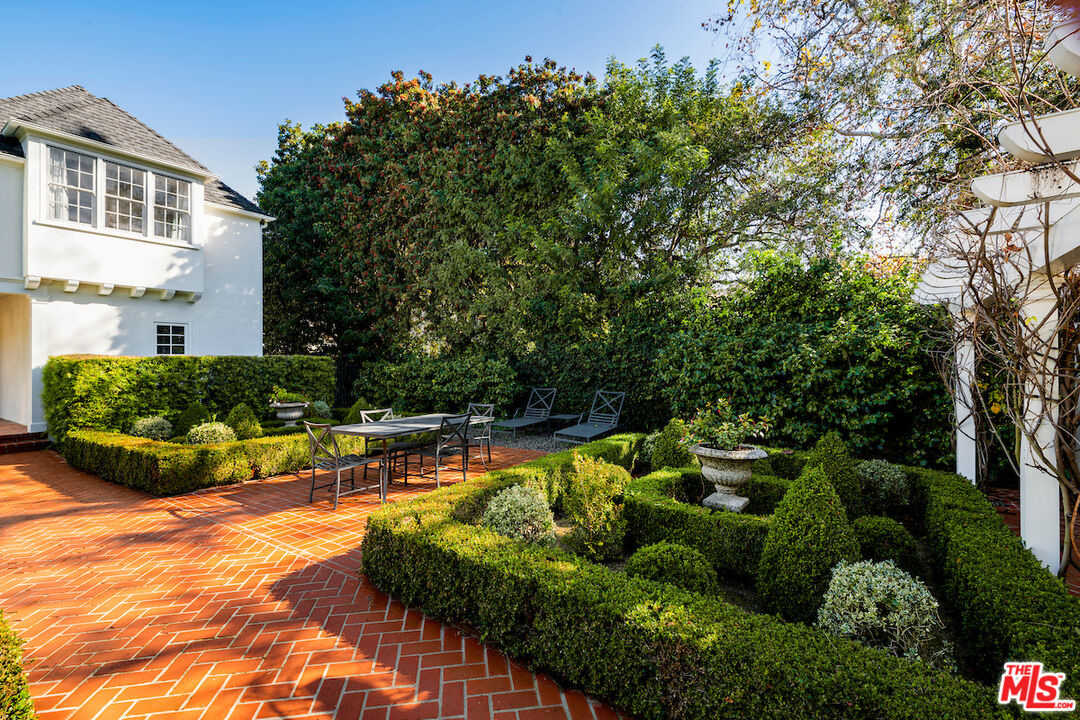 615 Trenton Dr, Beverly Hills