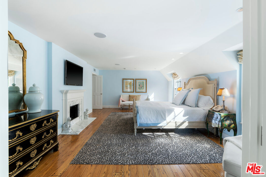 615 Trenton Dr, Beverly Hills
