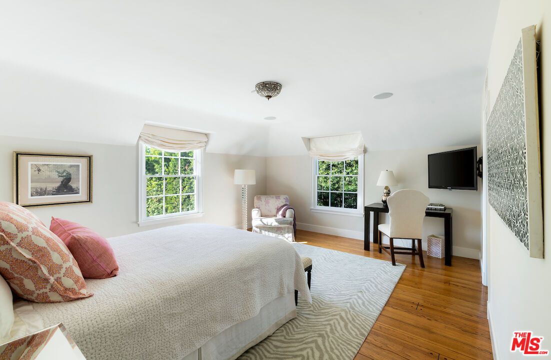 615 Trenton Dr, Beverly Hills
