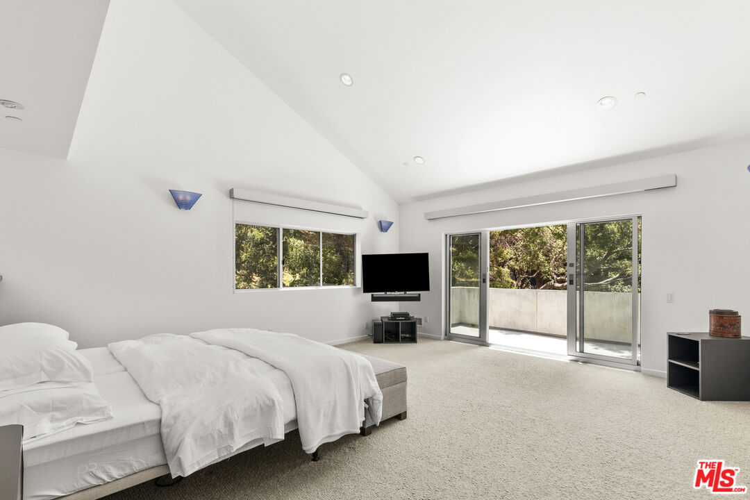 1500 Rustic Ln, Pacific Palisades 