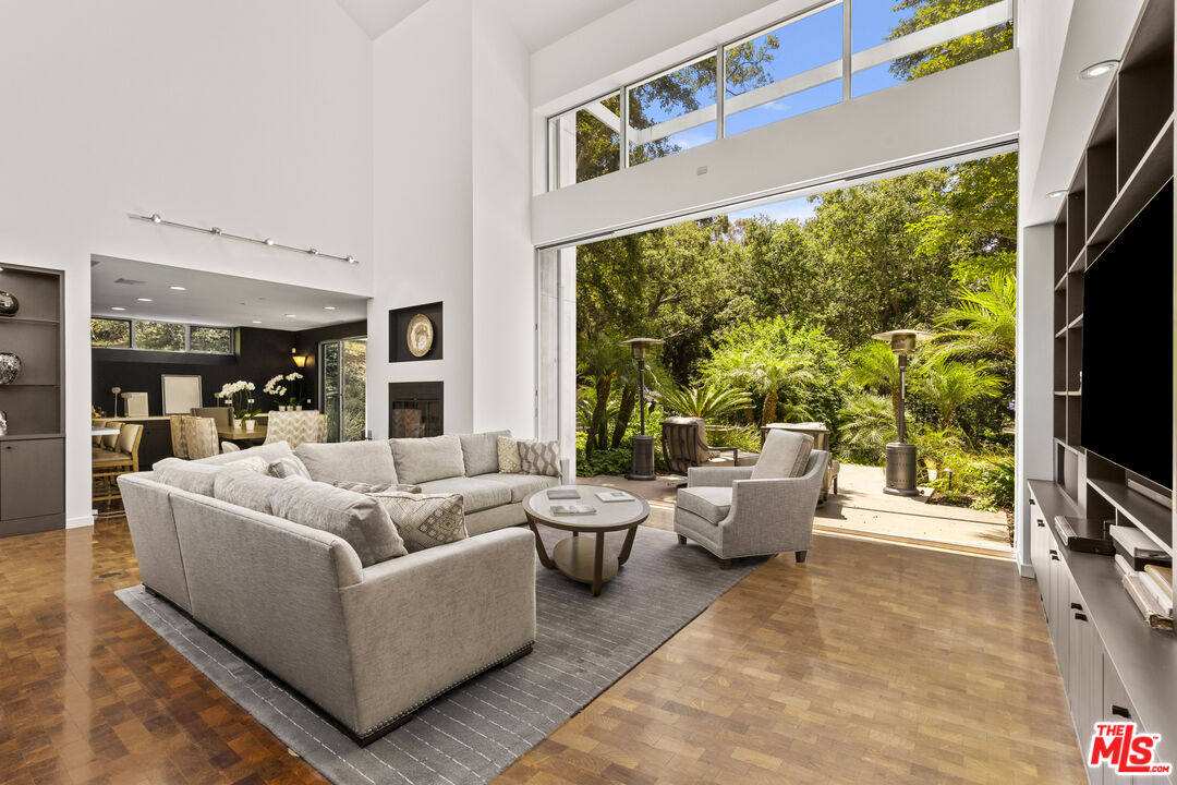 1500 Rustic Ln, Pacific Palisades 