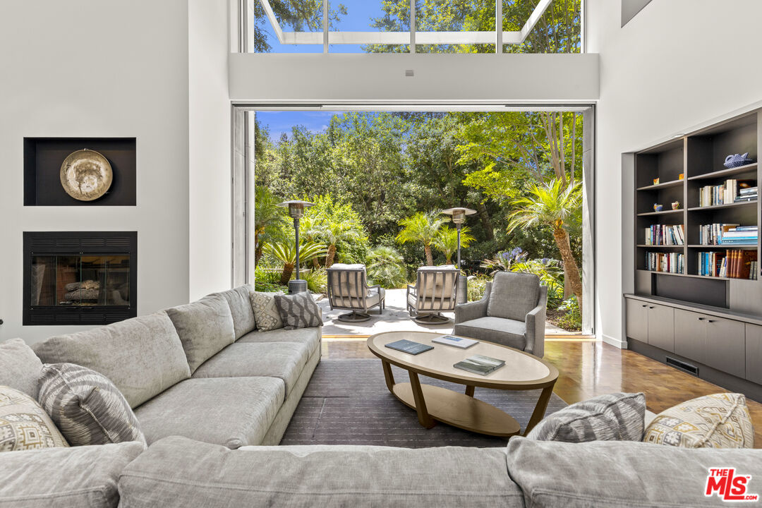 1500 Rustic Ln, Pacific Palisades 