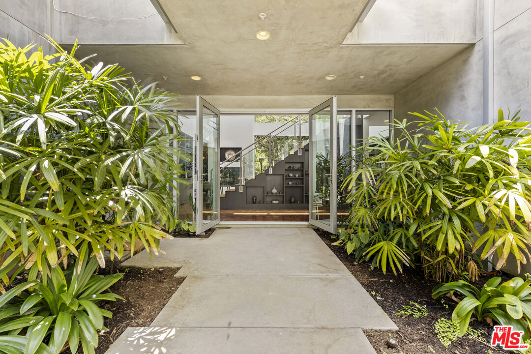 1500 Rustic Ln, Pacific Palisades 
