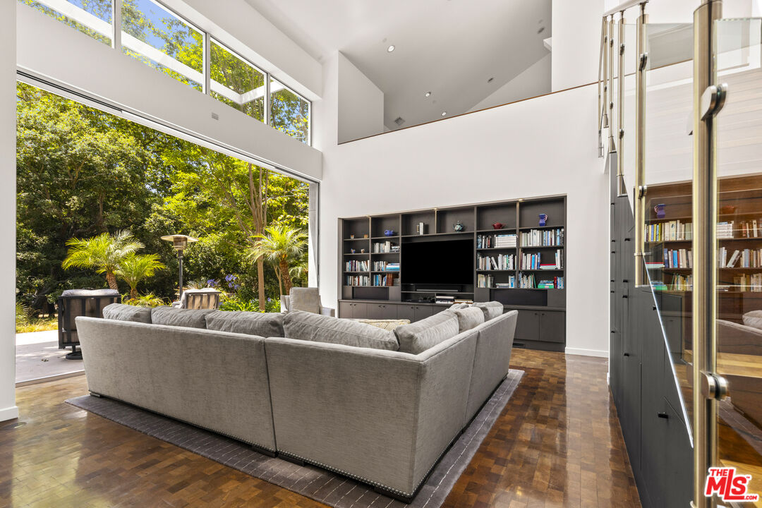 1500 Rustic Ln, Pacific Palisades 