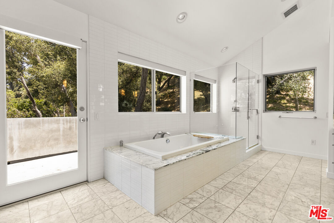 1500 Rustic Ln, Pacific Palisades 