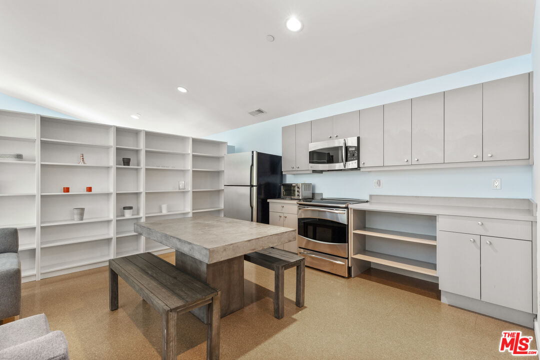 1500 Rustic Ln, Pacific Palisades 