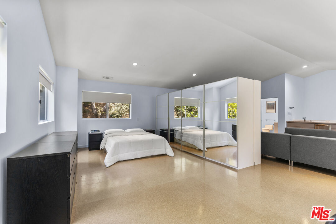 1500 Rustic Ln, Pacific Palisades 