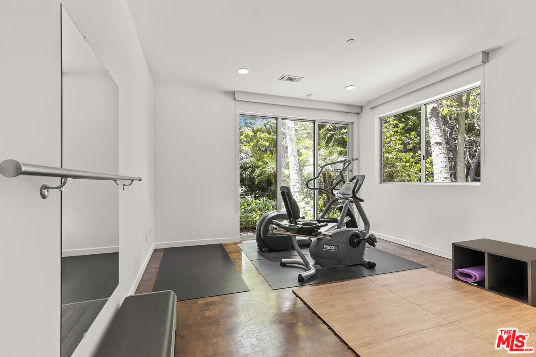 1500 Rustic Ln, Pacific Palisades 