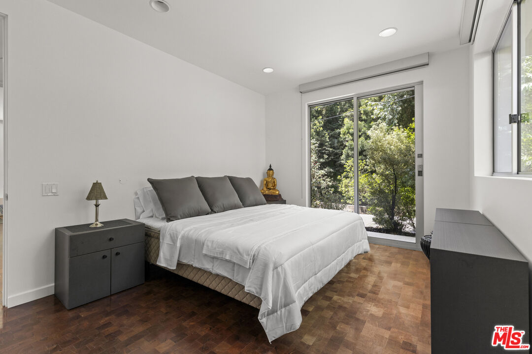 1500 Rustic Ln, Pacific Palisades 