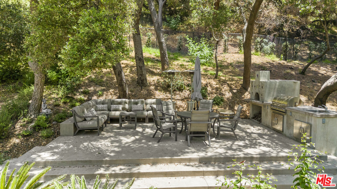 1500 Rustic Ln, Pacific Palisades 
