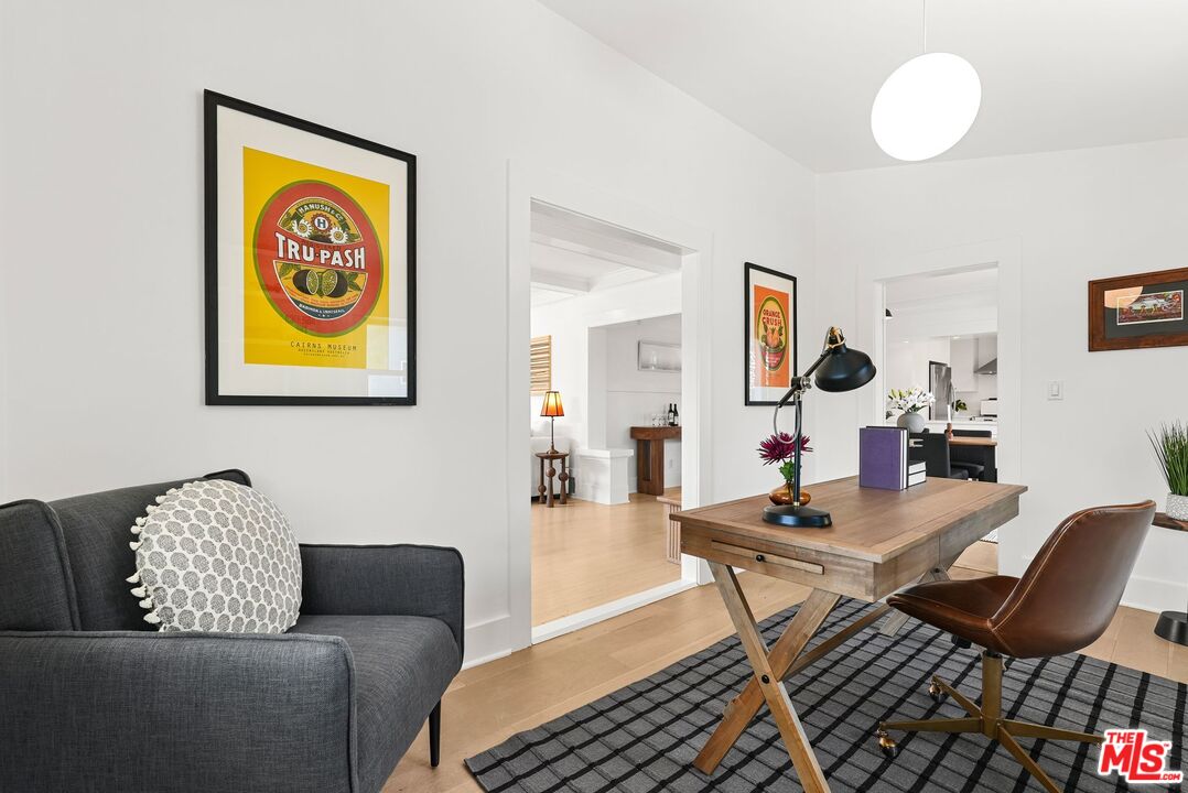 128 S Hobart Blvd, Mid-Wilshire