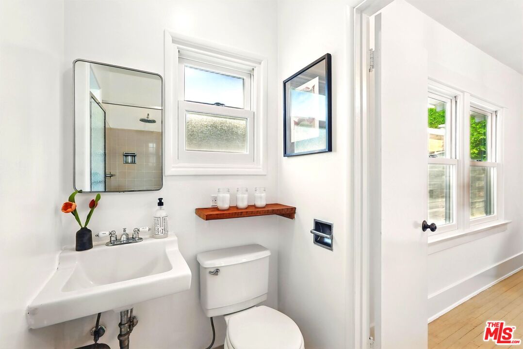 128 S Hobart Blvd, Mid-Wilshire