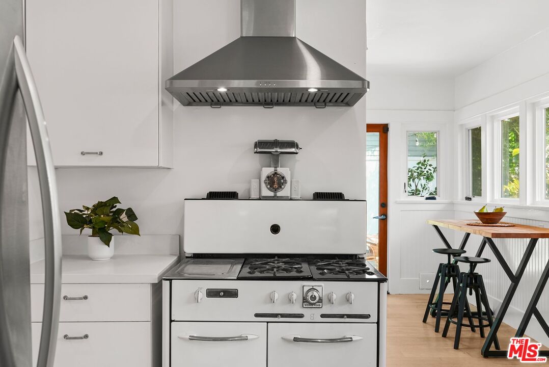 128 S Hobart Blvd, Mid-Wilshire