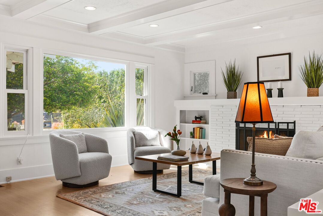 128 S Hobart Blvd, Mid-Wilshire