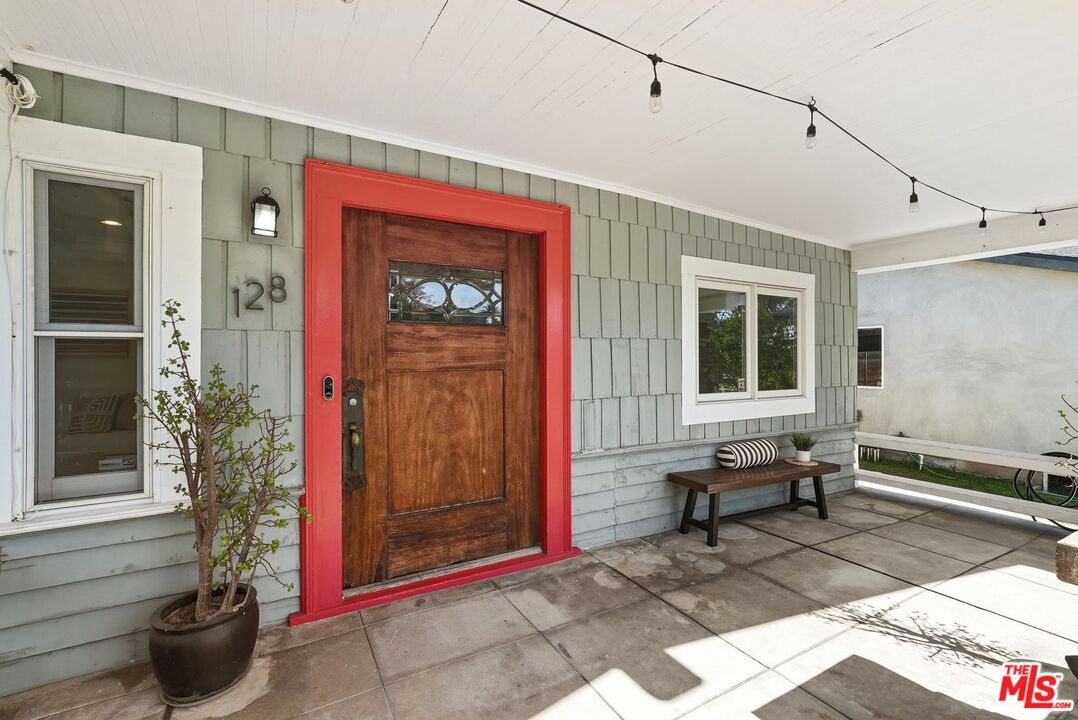 128 S Hobart Blvd