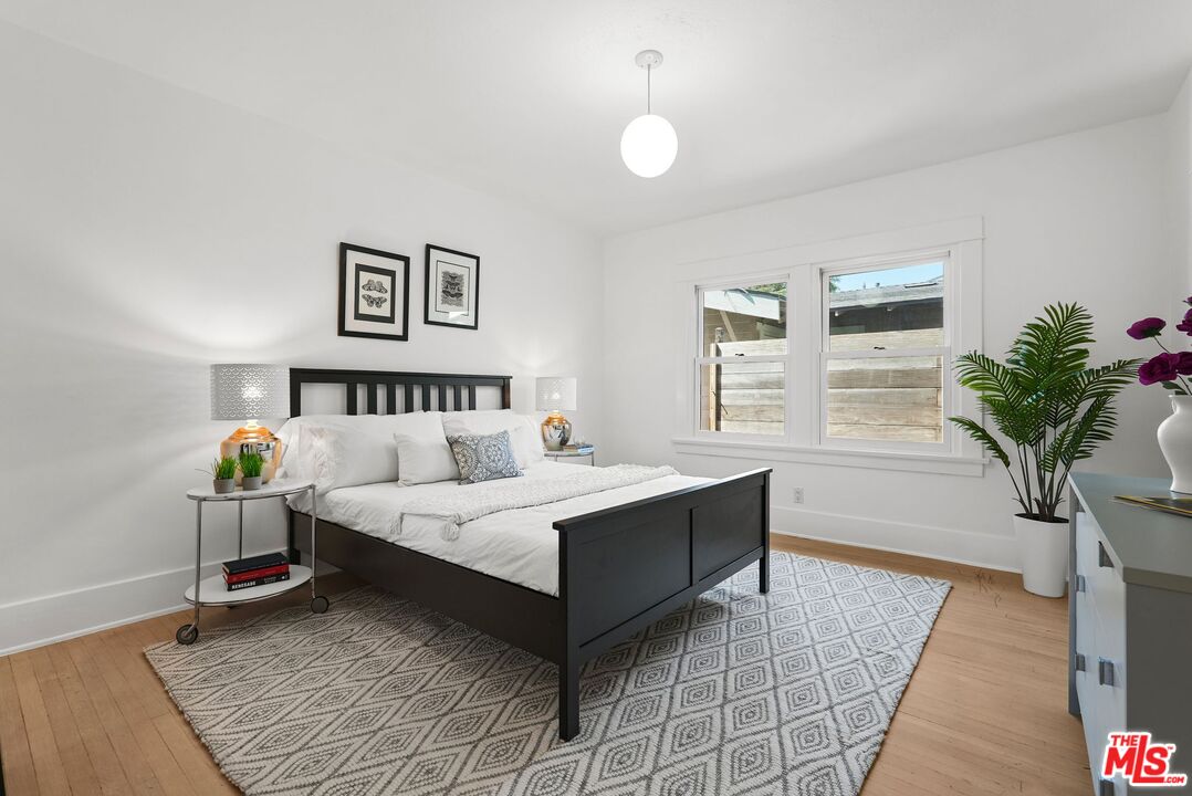 128 S Hobart Blvd, Mid-Wilshire