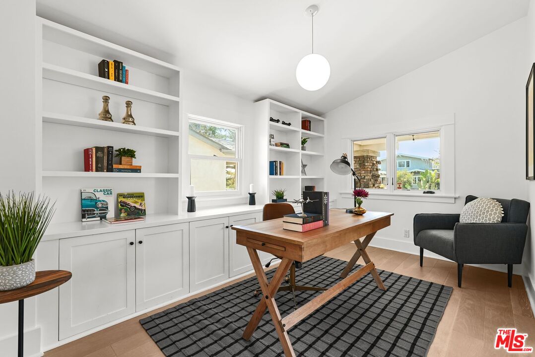 128 S Hobart Blvd, Mid-Wilshire
