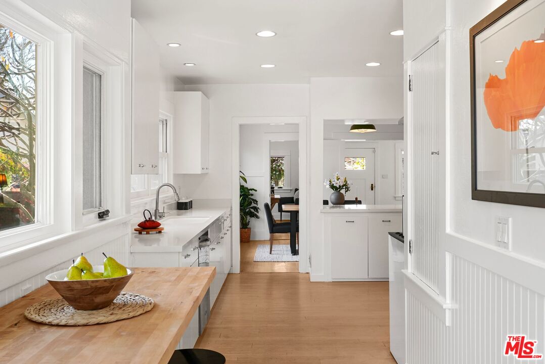 128 S Hobart Blvd, Mid-Wilshire