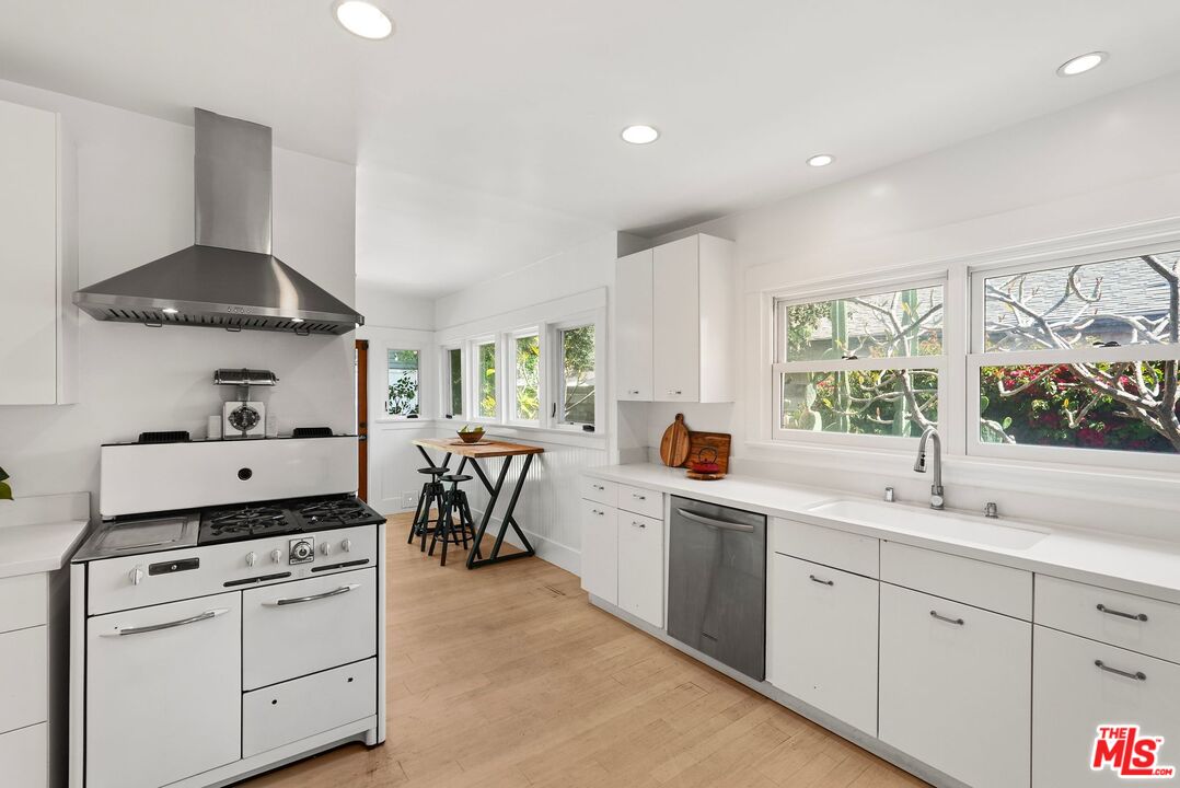 128 S Hobart Blvd, Mid-Wilshire