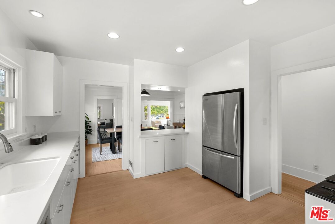 128 S Hobart Blvd, Mid-Wilshire