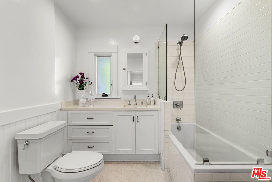 128 S Hobart Blvd, Mid-Wilshire