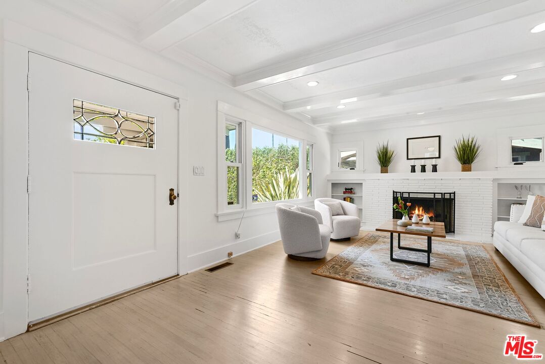 128 S Hobart Blvd, Mid-Wilshire