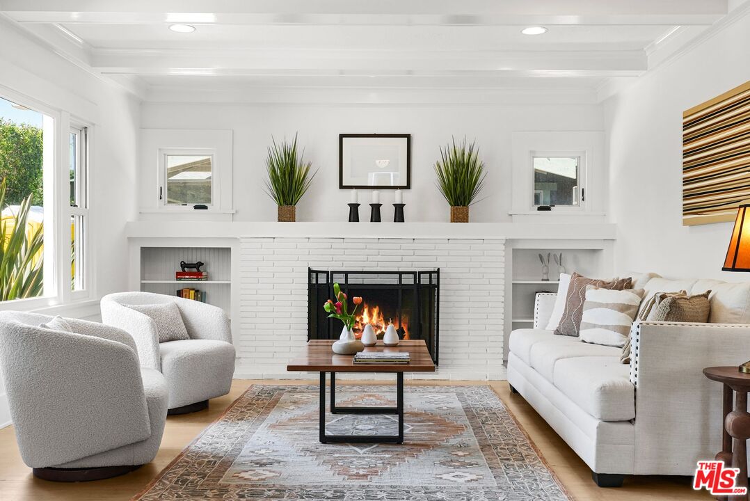 128 S Hobart Blvd, Mid-Wilshire