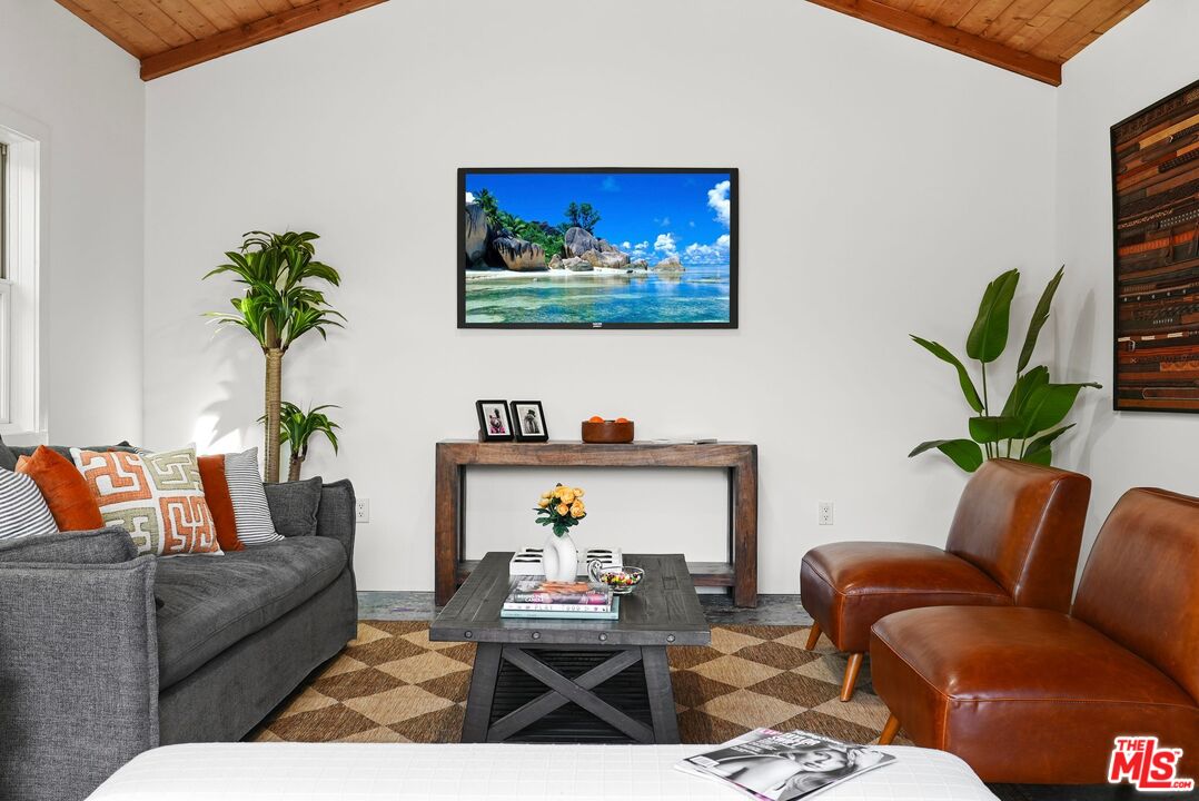 128 S Hobart Blvd, Mid-Wilshire