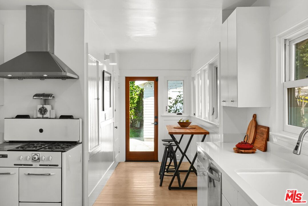 128 S Hobart Blvd, Mid-Wilshire