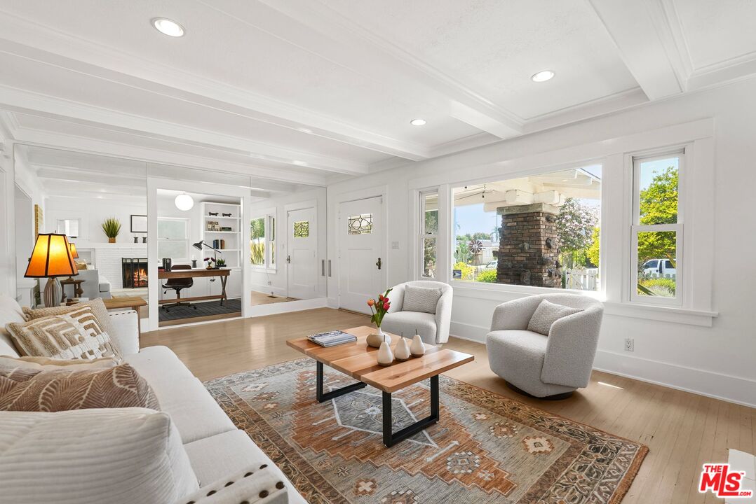 128 S Hobart Blvd, Mid-Wilshire