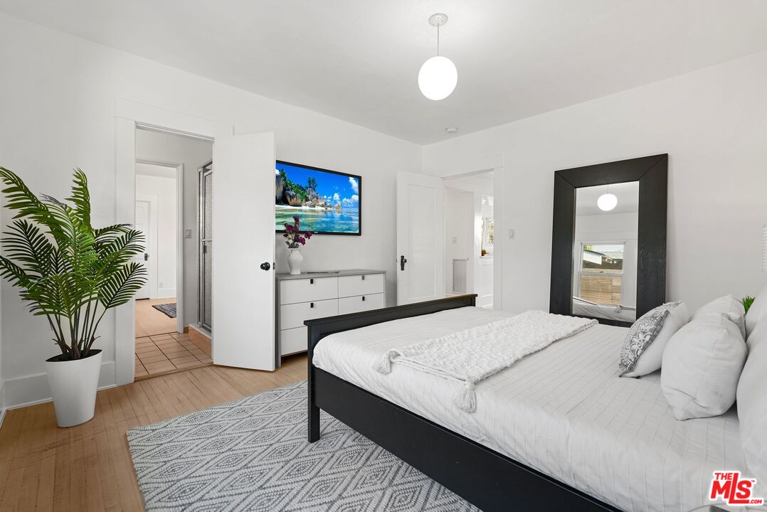 128 S Hobart Blvd, Mid-Wilshire