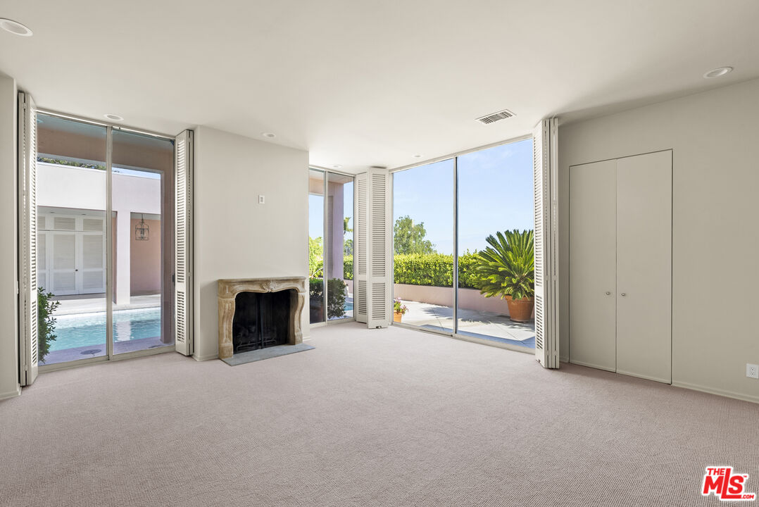 9032 Thrasher Ave, sunset strip