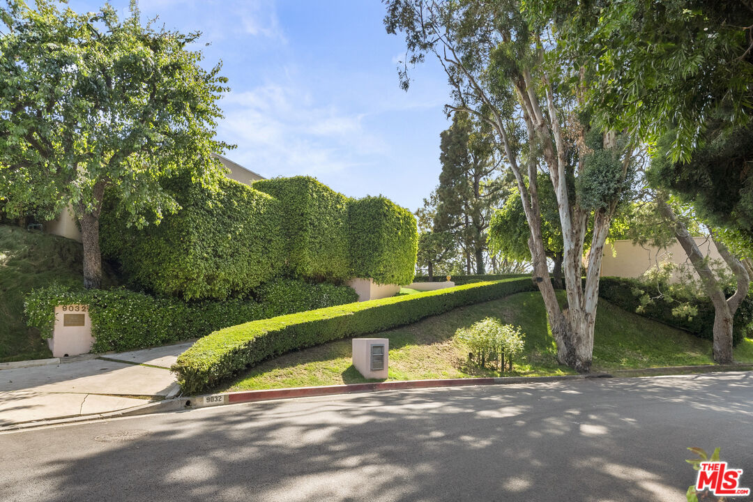 9032 Thrasher Ave, sunset strip